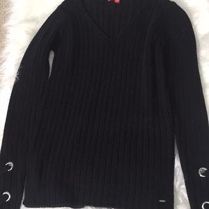 Black guess sweater